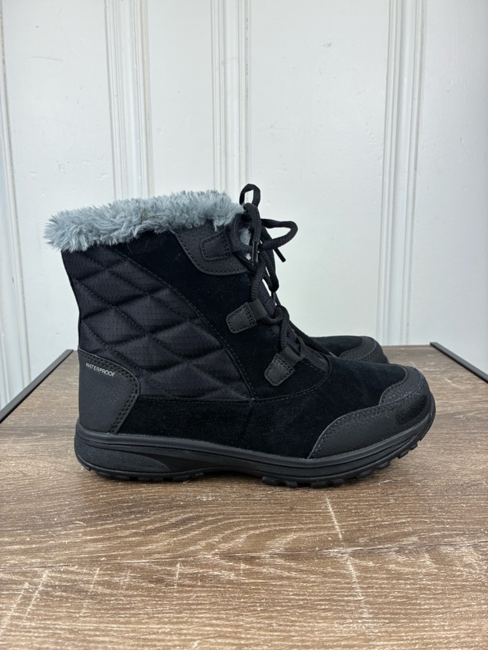 Columbia Women's Ice Maiden Shorty Snow Boots Waterproof Sz 8.5